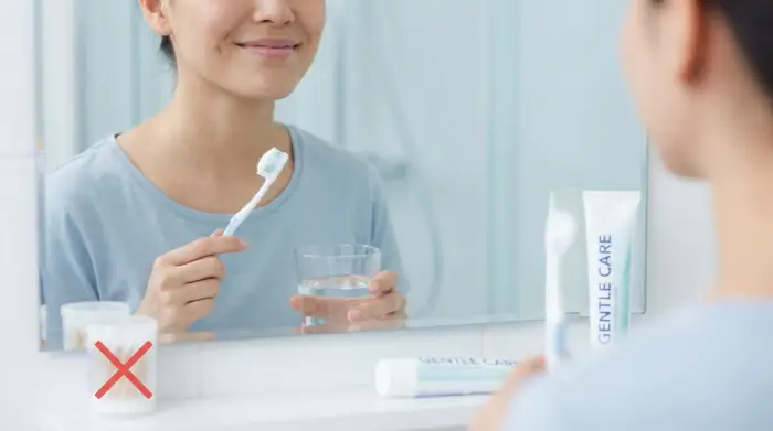 綿棒は使わない!歯を削らず「清潔感」を優先するようにしよう!